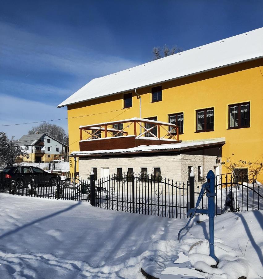 Apartmány-Zámecký Restaurant Jindrichovice Esterno foto